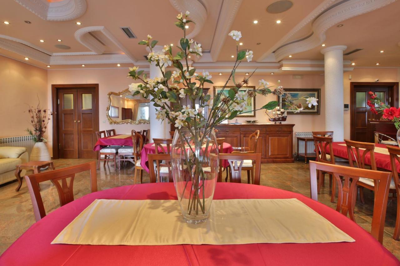 Royal Holiday Apartments Sveti Stefan Exterior photo