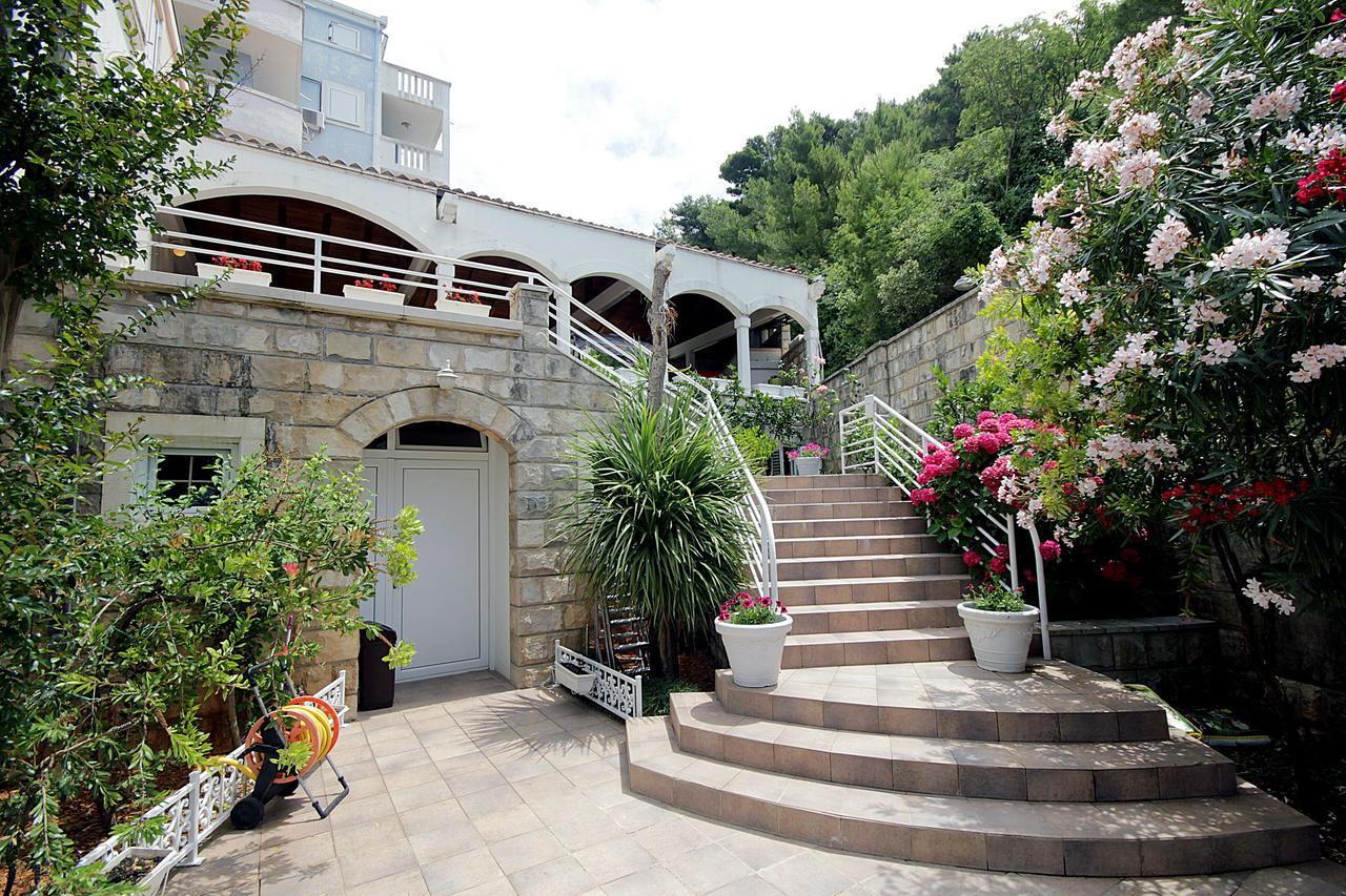 Royal Holiday Apartments Sveti Stefan Exterior photo
