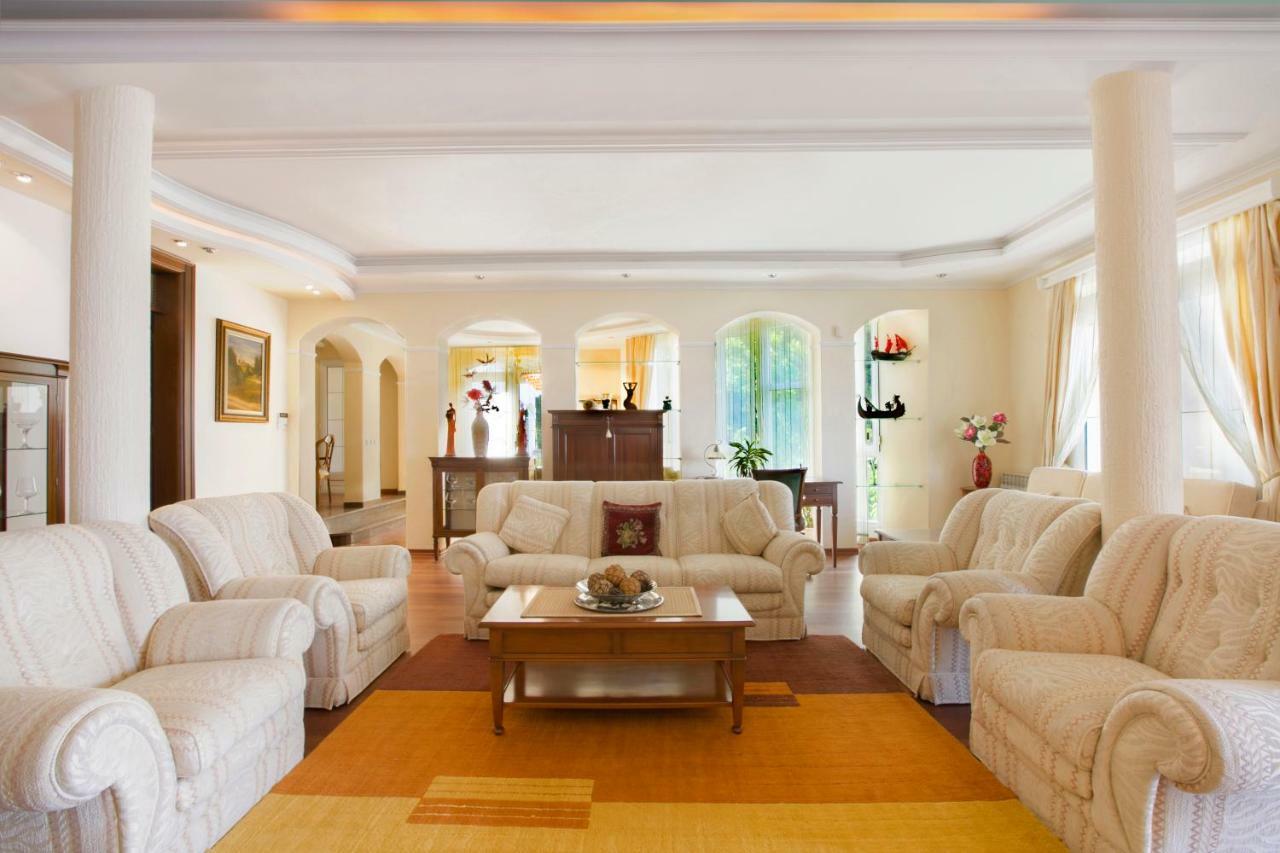 Royal Holiday Apartments Sveti Stefan Exterior photo